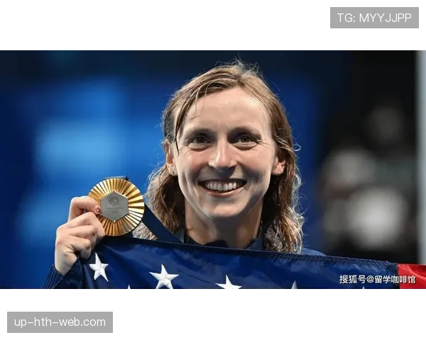 凯蒂·莱德基那张生活照里，早餐比我整个月房租还狠